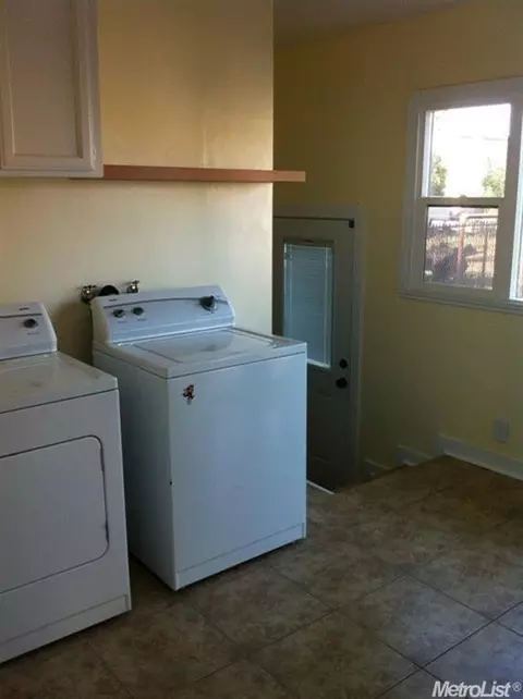 826 S School St, Lodi, CA 95240 photo 7