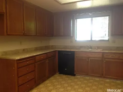 1412 Dustin Ct, Modesto, CA 95351 photo 3