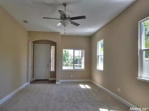 2040 State St, Turlock, CA 95380 photo 2