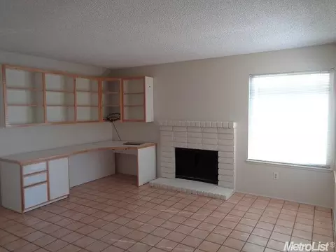 2661 Dels Ln, Turlock, CA 95382 photo 4