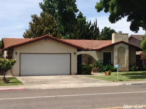 2661 Dels Ln, Turlock, CA 95382 photo 1