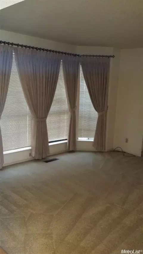 1405 Oakridge Ct, Modesto, CA 95351 photo 5