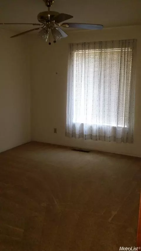 1405 Oakridge Ct, Modesto, CA 95351 photo 11