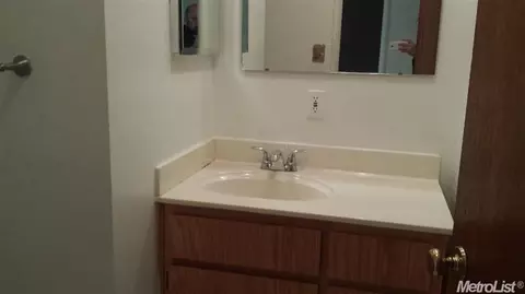 2805 Levon Dr, Modesto, CA 95350 photo 2