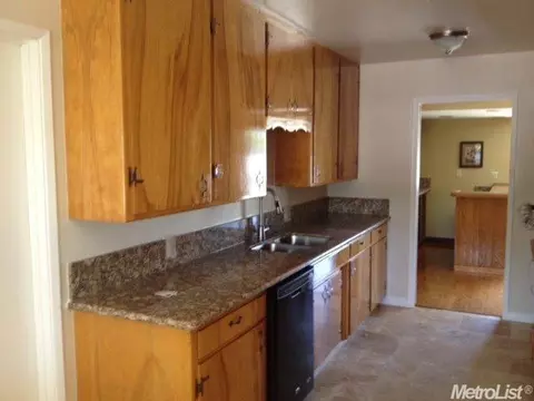 1541 Lorry Ave, Modesto, CA 95355 photo 2