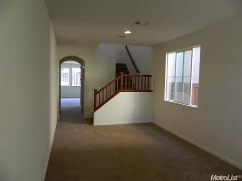 340 Crescent Moon Dr, Lathrop, CA 95330 photo 4
