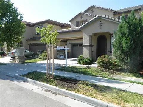 340 Crescent Moon Dr, Lathrop, CA 95330 photo 2