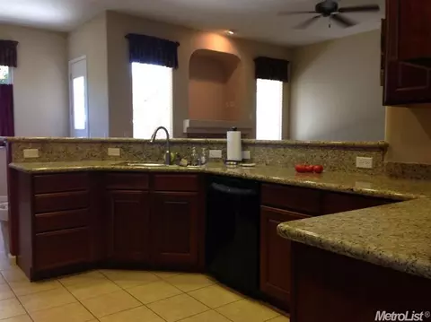 384 Geranium Cir, Galt, CA 95632 photo 12