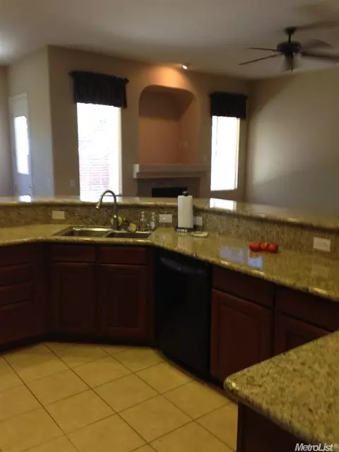 384 Geranium Cir, Galt, CA 95632 photo 9