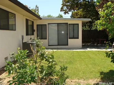 1427 Nutmeg Ln, Davis, CA 95618 photo 2