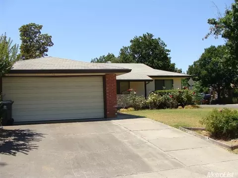 1427 Nutmeg Ln, Davis, CA 95618 photo 5