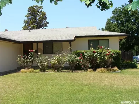 1427 Nutmeg Ln, Davis, CA 95618 photo 3