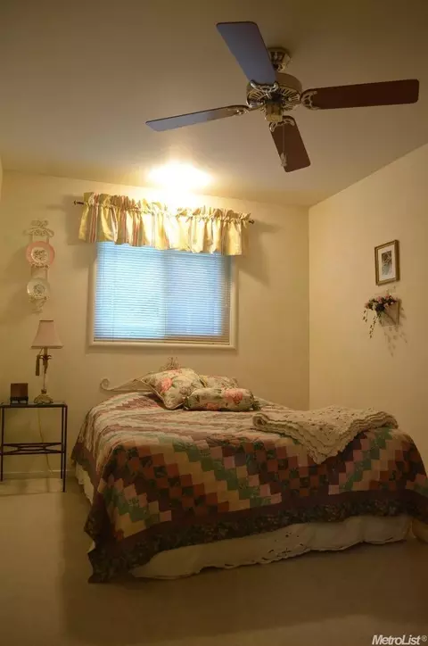 1027 Wellesley Ave, Modesto, CA 95350 photo 5