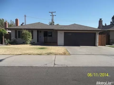 2106 W Pine St, Lodi, CA 95242 photo 1