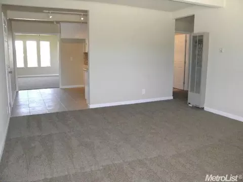 347 E 21st St, Tracy, CA 95376 photo 4
