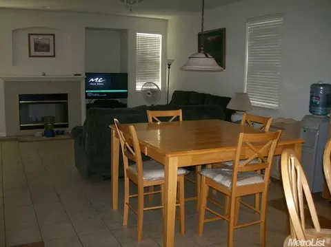 717 Yellowstone Ct, Tracy, CA 95377 photo 3