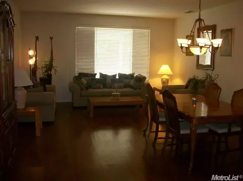 717 Yellowstone Ct, Tracy, CA 95377 photo 2
