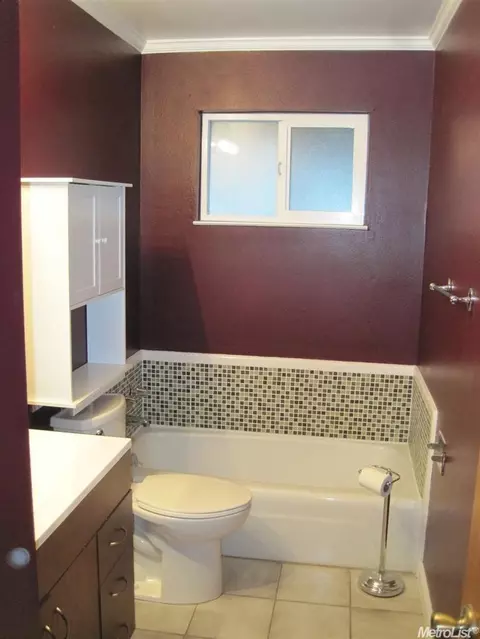 1500 Park St, Lodi, CA 95242 photo 2