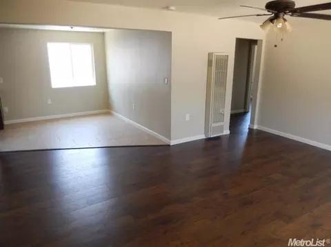 724 7th St, Turlock, CA 95380 photo 3