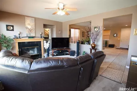 460 Darlene, Tracy, CA 95377 photo 6
