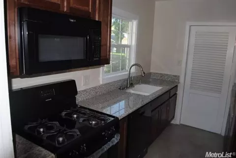 1400 E Marshall St, Turlock, CA 95380 photo 2