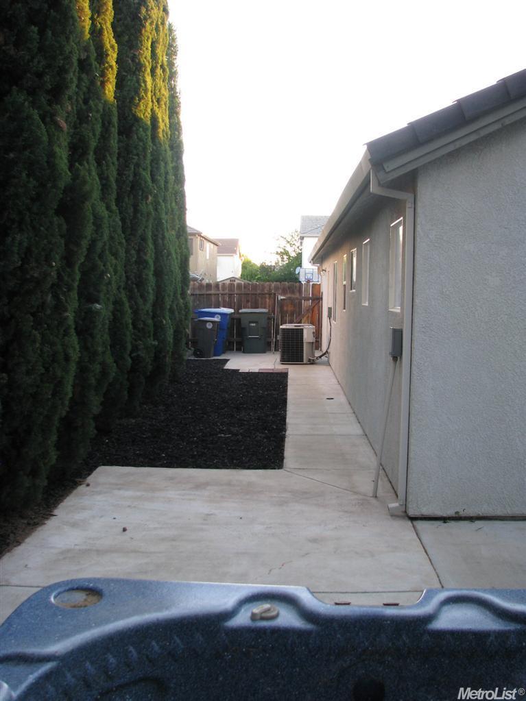 2072 Brennan Ln, Manteca, CA 95337 photo 8
