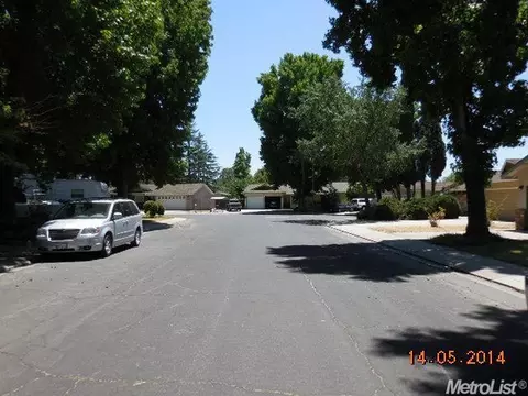 912 Chateau Dr, Modesto, CA 95355 photo 3