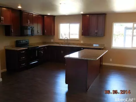 912 Chateau Dr, Modesto, CA 95355 photo 9