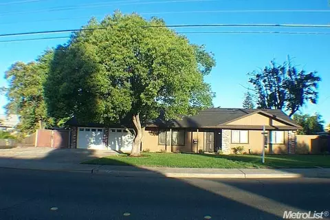 325 N Walnut Ave, Manteca, CA 95337 photo 1