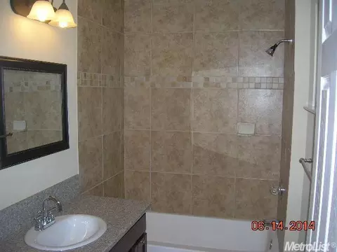 325 N Walnut Ave, Manteca, CA 95337 photo 5