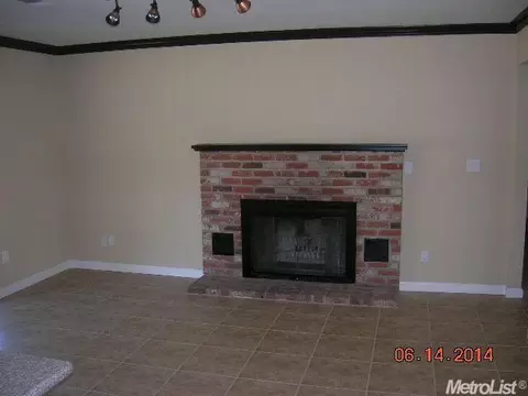 325 N Walnut Ave, Manteca, CA 95337 photo 4