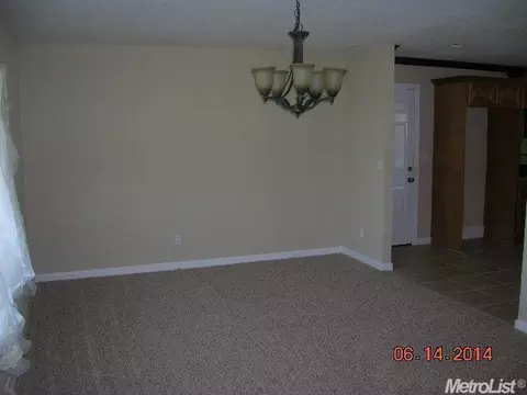 325 N Walnut Ave, Manteca, CA 95337 photo 3