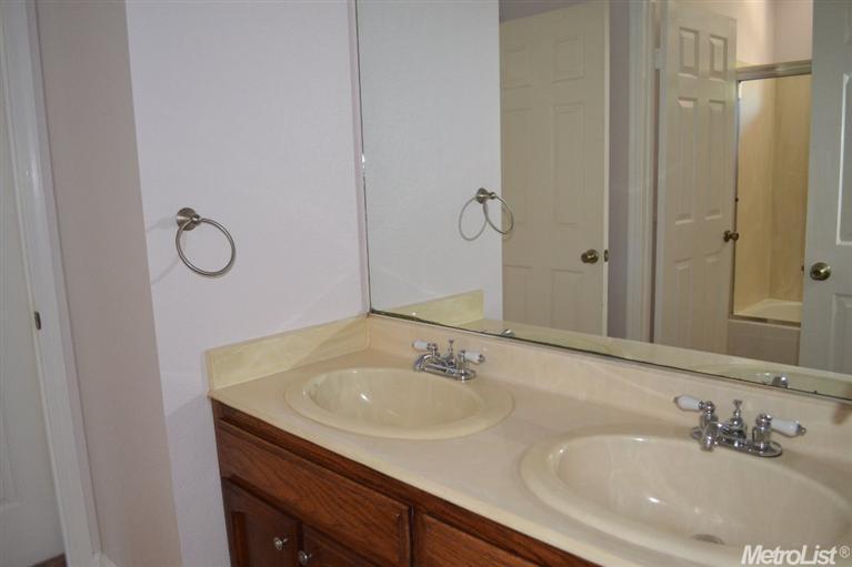 410 Gonzalez St, Tracy, CA 95376 photo 4