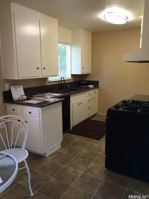 3824 Holloway Ln, Carmichael, CA 95608 photo 3