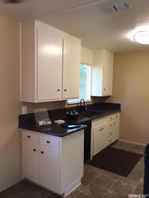 3824 Holloway Ln, Carmichael, CA 95608 photo 4