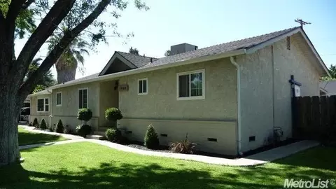 2040 Trent Dr, Modesto, CA 95350 photo 2