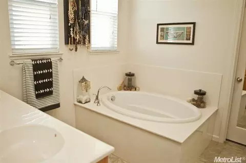1633 Topiary Dr, Manteca, CA 95337 photo 12