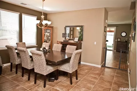 1633 Topiary Dr, Manteca, CA 95337 photo 5