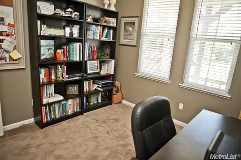 1633 Topiary Dr, Manteca, CA 95337 photo 3