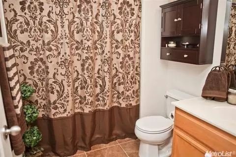1633 Topiary Dr, Manteca, CA 95337 photo 4