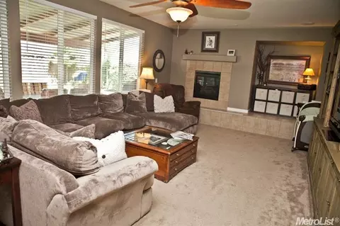 1633 Topiary Dr, Manteca, CA 95337 photo 6
