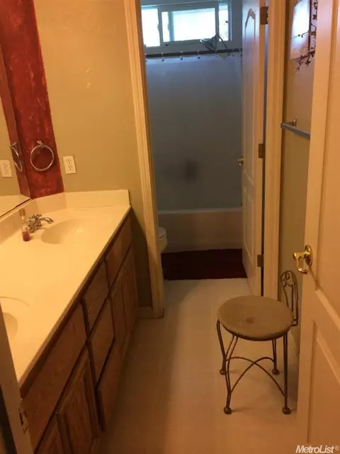 545 Wendy Way, Turlock, CA 95382 photo 2