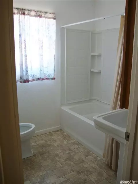 1616 Dixie Ln, Modesto, CA 95350 photo 4