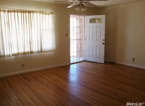 1616 Dixie Ln, Modesto, CA 95350 photo 2