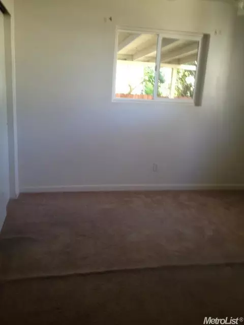 375 N Terry St, Planada, CA 95365 photo 7