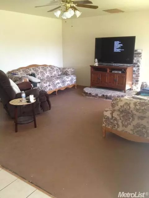 375 N Terry St, Planada, CA 95365 photo 4