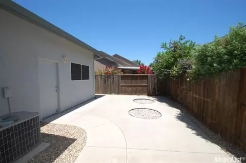 1305 Harbour Town Ln, Modesto, CA 95357 photo 15