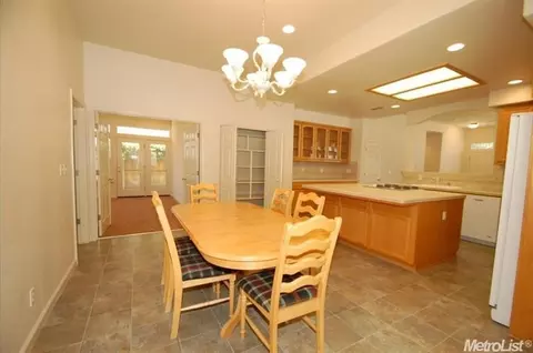 1305 Harbour Town Ln, Modesto, CA 95357 photo 2