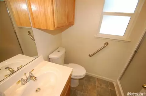 1305 Harbour Town Ln, Modesto, CA 95357 photo 16