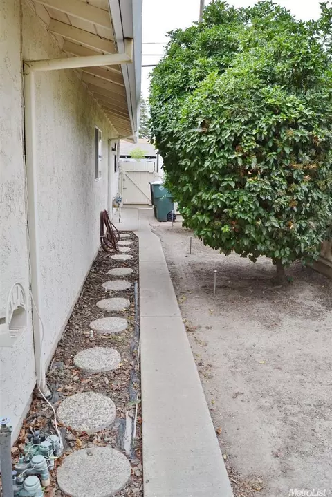 3308 E Orangeburg Ave, Modesto, CA 95355 photo 16